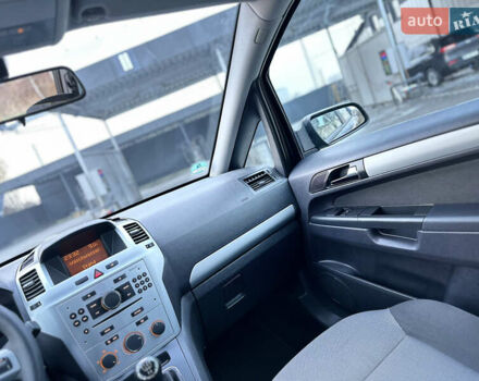 Серый Опель Зафира, объемом двигателя 1.6 л и пробегом 181 тыс. км за 6500 $, фото 57 на Automoto.ua