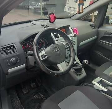 Серый Опель Зафира, объемом двигателя 1.7 л и пробегом 225 тыс. км за 6800 $, фото 7 на Automoto.ua