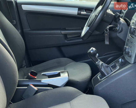 Серый Опель Зафира, объемом двигателя 1.69 л и пробегом 290 тыс. км за 6250 $, фото 43 на Automoto.ua