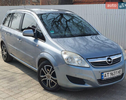 Серый Опель Зафира, объемом двигателя 1.7 л и пробегом 256 тыс. км за 6000 $, фото 9 на Automoto.ua