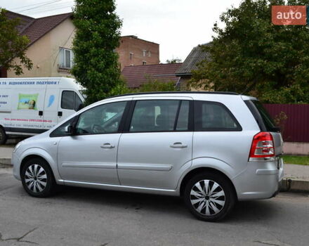 Серый Опель Зафира, объемом двигателя 1.6 л и пробегом 129 тыс. км за 6400 $, фото 7 на Automoto.ua