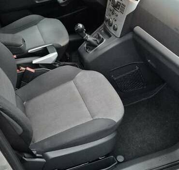 Сірий Опель Зафіра, об'ємом двигуна 1.6 л та пробігом 250 тис. км за 6500 $, фото 8 на Automoto.ua