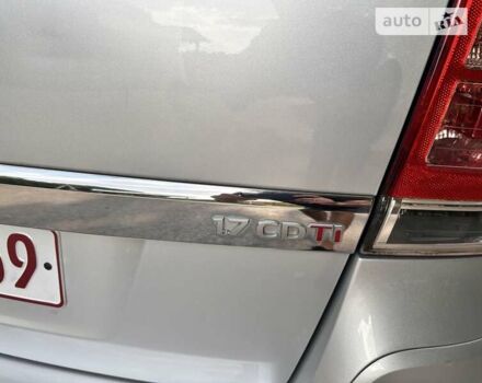 Серый Опель Зафира, объемом двигателя 1.7 л и пробегом 173 тыс. км за 7850 $, фото 6 на Automoto.ua
