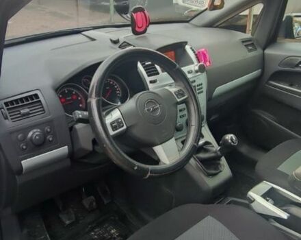 Серый Опель Зафира, объемом двигателя 1.7 л и пробегом 225 тыс. км за 7000 $, фото 7 на Automoto.ua