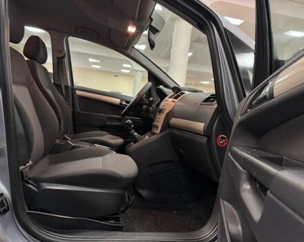 Серый Опель Зафира, объемом двигателя 1.8 л и пробегом 204 тыс. км за 6000 $, фото 7 на Automoto.ua