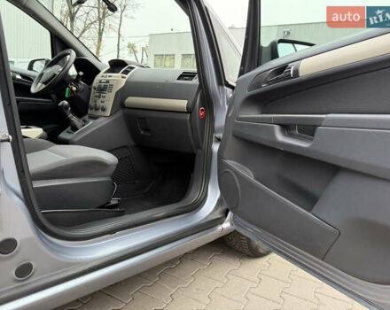 Серый Опель Зафира, объемом двигателя 1.6 л и пробегом 290 тыс. км за 5750 $, фото 46 на Automoto.ua