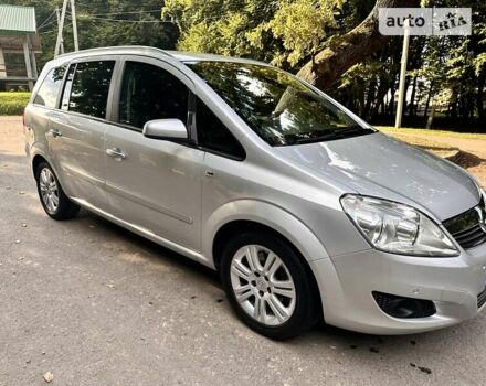 Серый Опель Зафира, объемом двигателя 1.7 л и пробегом 173 тыс. км за 7850 $, фото 3 на Automoto.ua