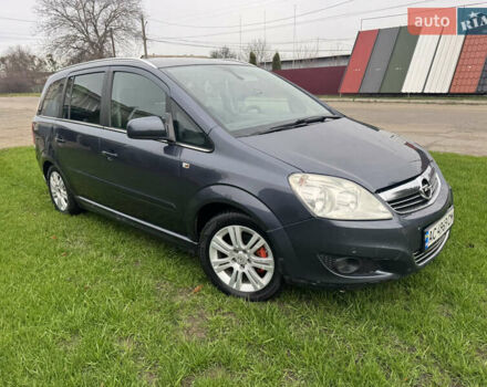 Серый Опель Зафира, объемом двигателя 1.6 л и пробегом 298 тыс. км за 5300 $, фото 3 на Automoto.ua