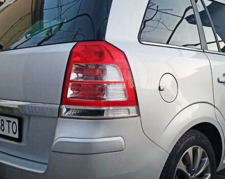 Серый Опель Зафира, объемом двигателя 2.2 л и пробегом 139 тыс. км за 7400 $, фото 6 на Automoto.ua