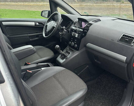 Серый Опель Зафира, объемом двигателя 1.6 л и пробегом 217 тыс. км за 6250 $, фото 4 на Automoto.ua