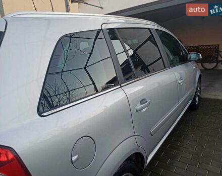 Серый Опель Зафира, объемом двигателя 2.2 л и пробегом 139 тыс. км за 7400 $, фото 7 на Automoto.ua