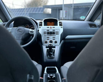 Серый Опель Зафира, объемом двигателя 1.6 л и пробегом 181 тыс. км за 6500 $, фото 55 на Automoto.ua