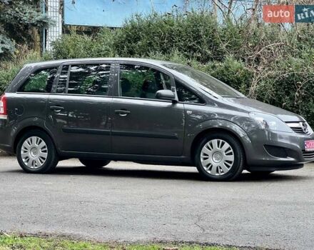 Серый Опель Зафира, объемом двигателя 1.6 л и пробегом 208 тыс. км за 6550 $, фото 3 на Automoto.ua