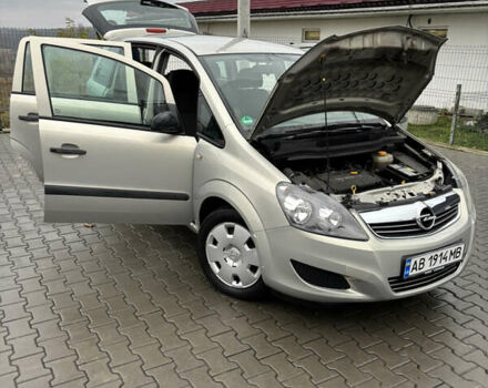 Серый Опель Зафира, объемом двигателя 1.8 л и пробегом 146 тыс. км за 7500 $, фото 2 на Automoto.ua