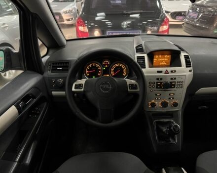 Серый Опель Зафира, объемом двигателя 1.8 л и пробегом 204 тыс. км за 6000 $, фото 12 на Automoto.ua