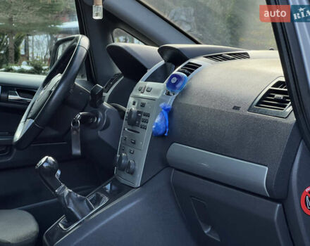 Серый Опель Зафира, объемом двигателя 1.69 л и пробегом 290 тыс. км за 6250 $, фото 41 на Automoto.ua