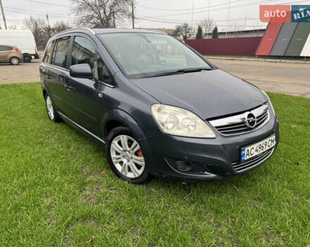 Серый Опель Зафира, объемом двигателя 1.6 л и пробегом 298 тыс. км за 5300 $, фото 2 на Automoto.ua