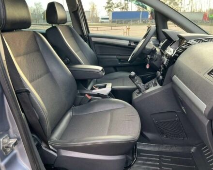 Серый Опель Зафира, объемом двигателя 1.7 л и пробегом 245 тыс. км за 6300 $, фото 2 на Automoto.ua