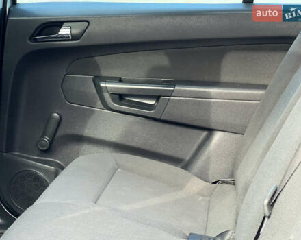 Серый Опель Зафира, объемом двигателя 1.69 л и пробегом 290 тыс. км за 6250 $, фото 60 на Automoto.ua