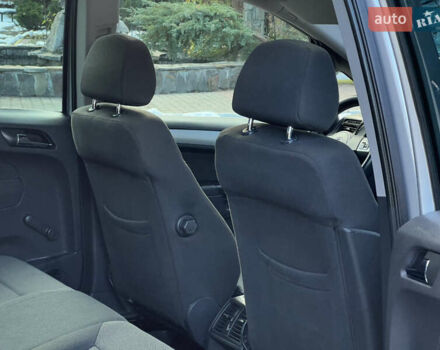 Серый Опель Зафира, объемом двигателя 1.69 л и пробегом 290 тыс. км за 6250 $, фото 62 на Automoto.ua