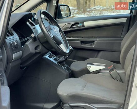 Серый Опель Зафира, объемом двигателя 1.69 л и пробегом 290 тыс. км за 6250 $, фото 28 на Automoto.ua