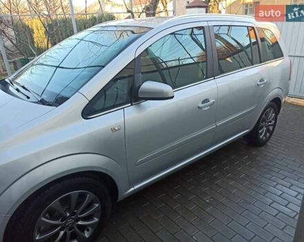 Серый Опель Зафира, объемом двигателя 2.2 л и пробегом 139 тыс. км за 7400 $, фото 2 на Automoto.ua
