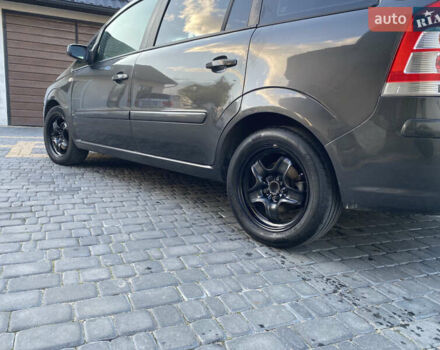 Серый Опель Зафира, объемом двигателя 1.8 л и пробегом 250 тыс. км за 6800 $, фото 5 на Automoto.ua