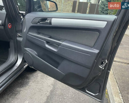 Серый Опель Зафира, объемом двигателя 1.8 л и пробегом 176 тыс. км за 5600 $, фото 33 на Automoto.ua