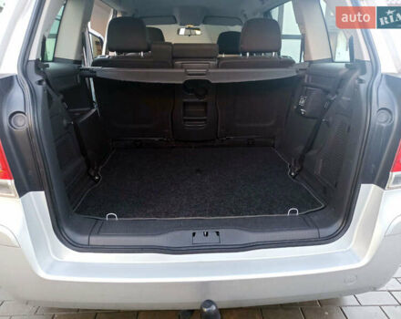 Серый Опель Зафира, объемом двигателя 2.2 л и пробегом 139 тыс. км за 7400 $, фото 11 на Automoto.ua