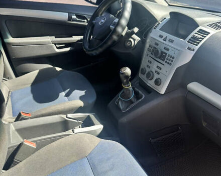 Серый Опель Зафира, объемом двигателя 2.2 л и пробегом 265 тыс. км за 6000 $, фото 5 на Automoto.ua