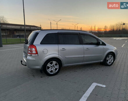 Серый Опель Зафира, объемом двигателя 1.8 л и пробегом 215 тыс. км за 6200 $, фото 2 на Automoto.ua