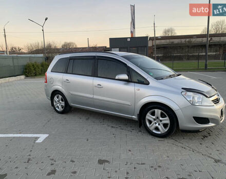 Серый Опель Зафира, объемом двигателя 1.8 л и пробегом 215 тыс. км за 6200 $, фото 1 на Automoto.ua