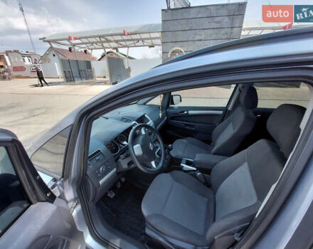 Серый Опель Зафира, объемом двигателя 1.7 л и пробегом 256 тыс. км за 6000 $, фото 17 на Automoto.ua