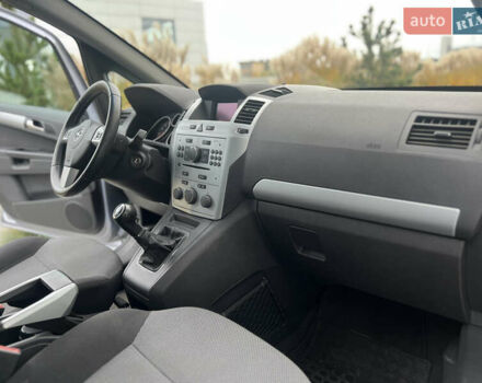 Серый Опель Зафира, объемом двигателя 1.8 л и пробегом 196 тыс. км за 5900 $, фото 16 на Automoto.ua