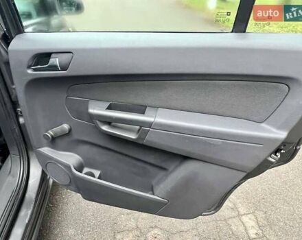 Серый Опель Зафира, объемом двигателя 1.6 л и пробегом 208 тыс. км за 6550 $, фото 61 на Automoto.ua