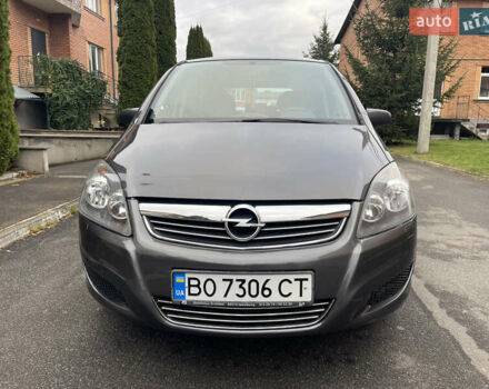 Серый Опель Зафира, объемом двигателя 1.8 л и пробегом 176 тыс. км за 5600 $, фото 1 на Automoto.ua