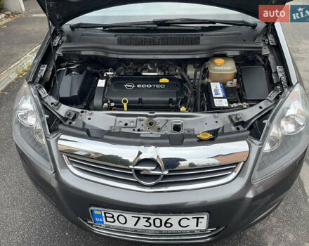 Серый Опель Зафира, объемом двигателя 1.8 л и пробегом 176 тыс. км за 5600 $, фото 44 на Automoto.ua