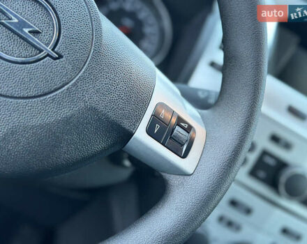 Серый Опель Зафира, объемом двигателя 1.6 л и пробегом 181 тыс. км за 6500 $, фото 40 на Automoto.ua