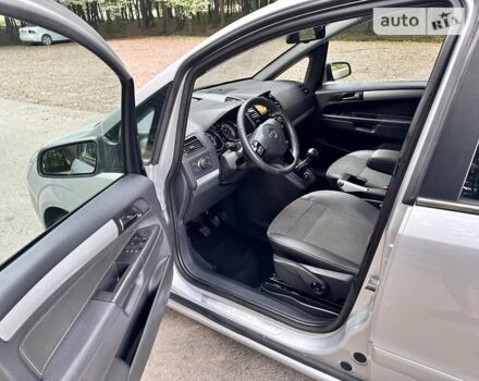 Серый Опель Зафира, объемом двигателя 1.7 л и пробегом 173 тыс. км за 7850 $, фото 16 на Automoto.ua