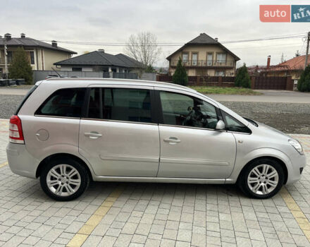 Серый Опель Зафира, объемом двигателя 1.7 л и пробегом 222 тыс. км за 6600 $, фото 4 на Automoto.ua