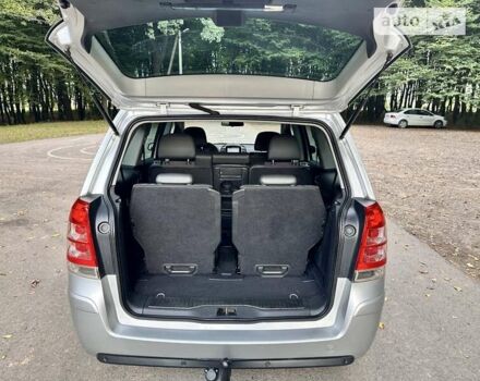 Серый Опель Зафира, объемом двигателя 1.7 л и пробегом 173 тыс. км за 7850 $, фото 11 на Automoto.ua