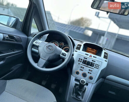 Серый Опель Зафира, объемом двигателя 1.6 л и пробегом 181 тыс. км за 6500 $, фото 56 на Automoto.ua