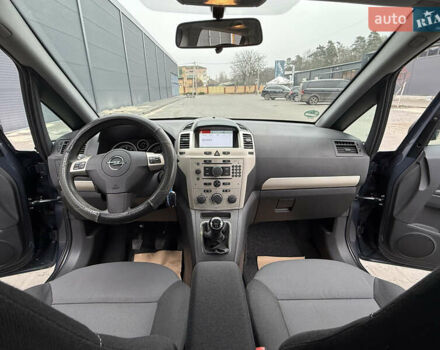 Серый Опель Зафира, объемом двигателя 1.6 л и пробегом 212 тыс. км за 6350 $, фото 33 на Automoto.ua