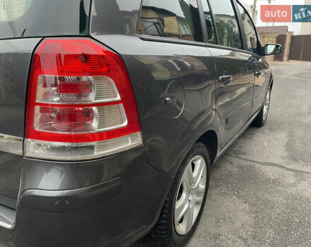 Серый Опель Зафира, объемом двигателя 1.8 л и пробегом 176 тыс. км за 5600 $, фото 9 на Automoto.ua