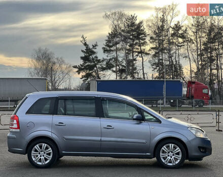 Серый Опель Зафира, объемом двигателя 1.7 л и пробегом 235 тыс. км за 6500 $, фото 7 на Automoto.ua