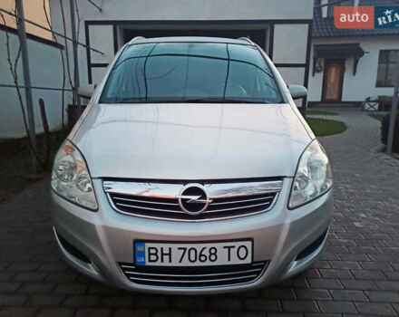 Серый Опель Зафира, объемом двигателя 2.2 л и пробегом 139 тыс. км за 7400 $, фото 3 на Automoto.ua