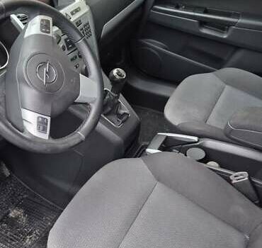 Сірий Опель Зафіра, об'ємом двигуна 1.6 л та пробігом 250 тис. км за 6500 $, фото 1 на Automoto.ua