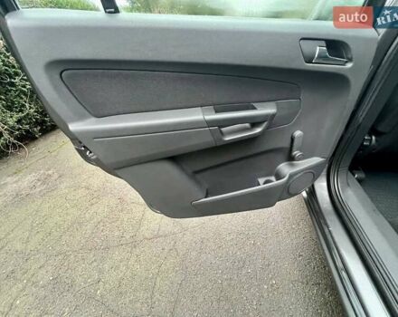 Серый Опель Зафира, объемом двигателя 1.6 л и пробегом 208 тыс. км за 6550 $, фото 44 на Automoto.ua