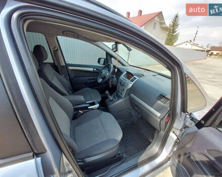 Серый Опель Зафира, объемом двигателя 1.7 л и пробегом 256 тыс. км за 6000 $, фото 14 на Automoto.ua