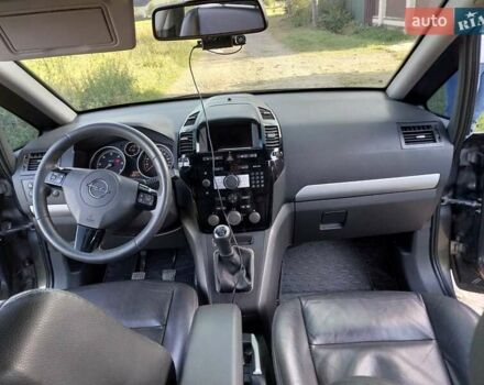 Серый Опель Зафира, объемом двигателя 1.6 л и пробегом 280 тыс. км за 6600 $, фото 4 на Automoto.ua